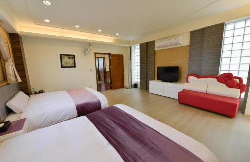 Yilan Villa | Elegant Kuan-Pin Villa with Pool and Kitchen Amenities