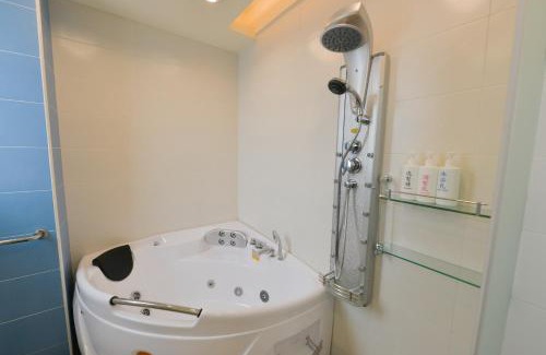 Yilan Villa | Elegant Kuan-Pin Villa with Pool and Kitchen Amenities