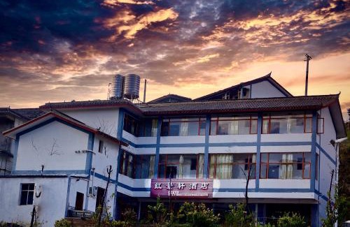 Dongchuan District House | Top-Rated Hongjingxuan Hotel: Pet Friendly & Breakfast Included