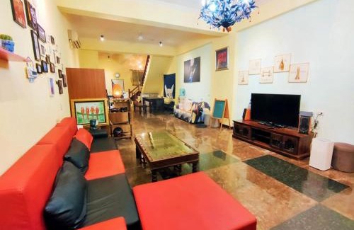 Hualien City Centre House | 羽竹民宿: Pet-Friendly Stay with Free Parking & Great Reviews