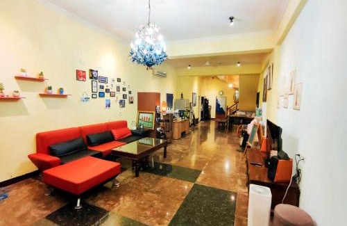 Hualien City Centre House | 羽竹民宿: Pet-Friendly Stay with Free Parking & Great Reviews
