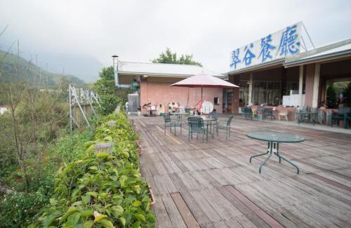 Lugu House | Welcoming Cui Gu Village: Family-Friendly & Breakfast Included