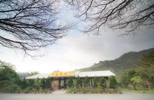 Lugu House | Welcoming Cui Gu Village: Family-Friendly & Breakfast Included