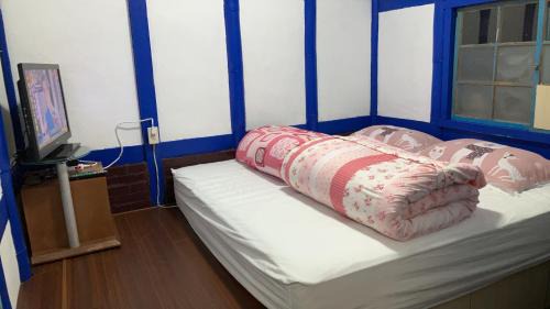 Zhuqi House | Cozy Stay at 老老街 誠君民宿: Pet-Friendly Retreat
