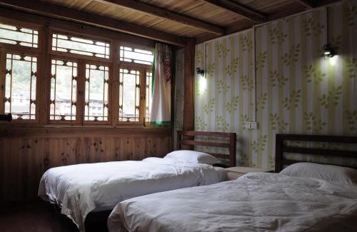 Qiandongnan Hotel | Explore Relaxation at 肇兴溪舍山堂 Creekside Inn