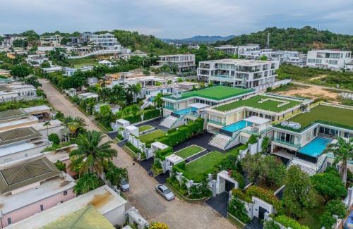 Nong Prue Apartment | Explore a Lavish 10-Bedroom Villa in Pattaya