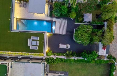 Nong Prue Apartment | Explore a Lavish 10-Bedroom Villa in Pattaya
