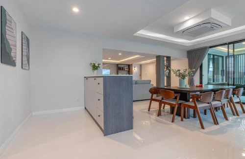 North Pattaya Villa | 芭提雅市中心5卧现代轻奢别墅pool villa近21航站楼海边