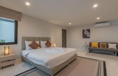 North Pattaya Villa | 芭提雅市中心5卧现代轻奢别墅pool villa近21航站楼海边