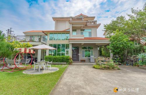 Gongguan House | Discover Cozy Stays at 苗栗公館聚福居民宿 with Hot Tub