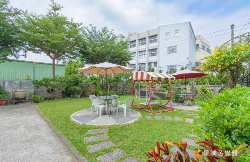 Gongguan House | Discover Cozy Stays at 苗栗公館聚福居民宿 with Hot Tub