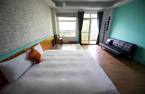 Sail Rock Beach House | Comfortable 荷風民宿: Pet-Friendly Stay with Breakfast