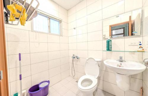 Tainan City Centre House | Goodyear: Family-Friendly Stay in Tainan's Cozy Suite