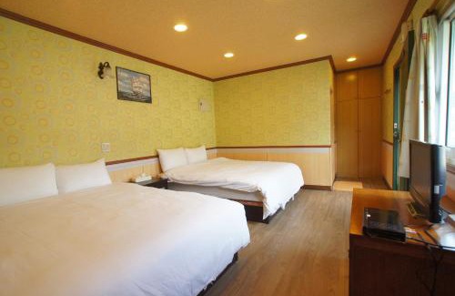 Nanzhuang House | Experience Comfort at 蓬萊生態農場仙山民宿 with Hot Tub