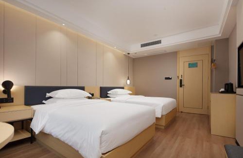 Yu Hua Hotel | Discover 蔚徕酒店: Family-Friendly Near 贺龙体育馆