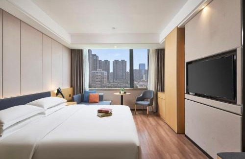 Yu Hua Hotel | Discover 蔚徕酒店: Family-Friendly Near 贺龙体育馆