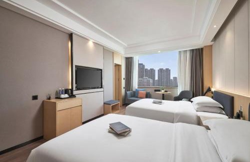Yu Hua Hotel | Discover 蔚徕酒店: Family-Friendly Near 贺龙体育馆