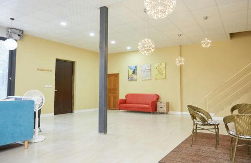 Guanshan House | Inviting Blue Ridge Mountain Manor with Family-Friendly Amenities