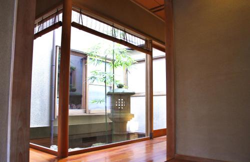 Yamanouchi Bed & Breakfast | Experience 藤花楼 KAMAKURA: Family-Friendly with Hot Tub