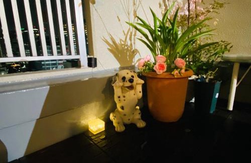 Higashigotanda Apartment | Unwind on a Rooftop Balcony Near Shinagawa Station