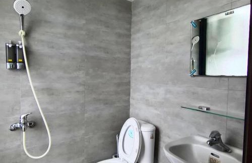 East District Apartment | Guest Rated 9.7: Good Garden Apartment with Kitchen Access