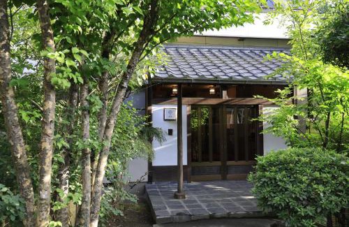 Isawa Onsen House | Relax at Guest House Riraku with Private Hot Springs