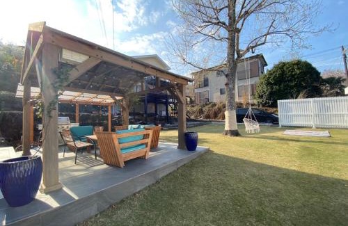 Yawatano Villa | Scenic Ocean View Retreat with BBQ and Hot Tub in Izu Kogen