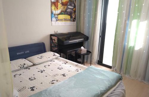 Central District Apartment | Family-Friendly Retreat for Groups of Four to Six