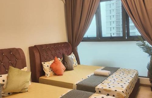Central District Apartment | Stylish Family Suite at Danga Bay with Pool & Ocean View