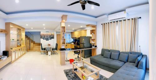 South Pattaya Villa | Premier Villa with Pool Near Vibrant Walking Street