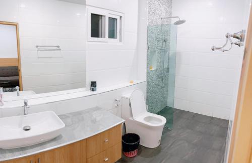 South Pattaya Villa | Premier Villa with Pool Near Vibrant Walking Street