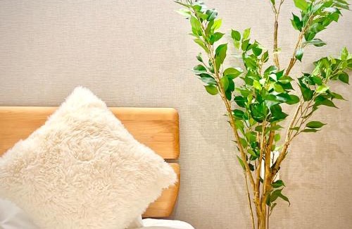 Chuo Apartment | Modern Tokyo Retreat near Akihabara with Hot Tub Access