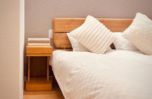 Chuo Apartment | Modern Tokyo Retreat near Akihabara with Hot Tub Access