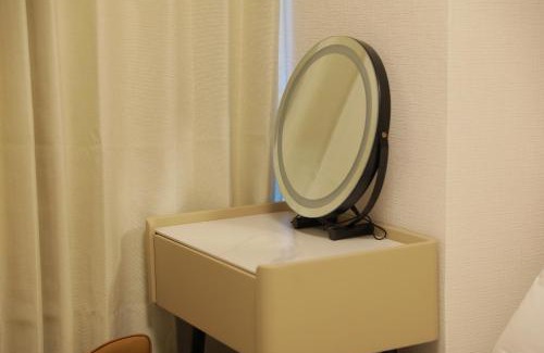 Namba Bed & Breakfast | 道頓堀徒歩12分,食べ歩き,買い物天国で満喫,スーツケースは広げやすい,Netflixで映画