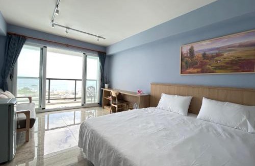 Donghe House | Oceanview B&B: Guest Rated 10/10 with Pet Friendly Comfort
