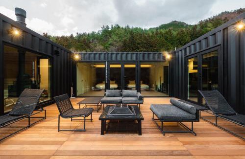 Tsuru Hotel | Pet-Friendly Getaway at 郷音 ～G.O.A.T～ with Pool & Hot Tub