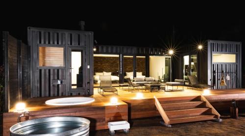 Tsuru Hotel | Pet-Friendly Getaway at 郷音 ～G.O.A.T～ with Pool & Hot Tub
