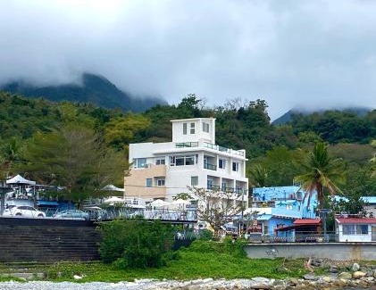 Donghe House | Oceanfront Bliss at 都蘭那界灣海景民宿 - Highly Rated Stay