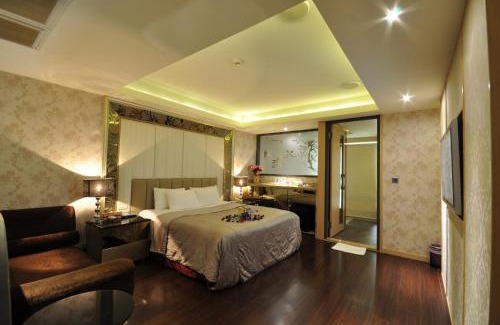 Beitun District Hotel | Comfortable Stay at 采岩汽車旅館 with Hot Tub & Breakfast