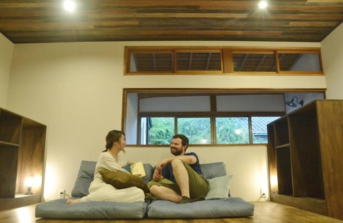 Hikimikyo Onsen House | Discover 野窓 Nomad Tsuwano GuestHouse & Cafe Lounge