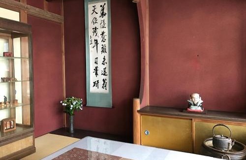 Himi House | Discover Kinbundo: Highly Rated Stay with Dining Options