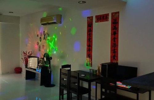 Batu Pahat House | Experience Comfort at 长青苑民宿 with Family & Pets