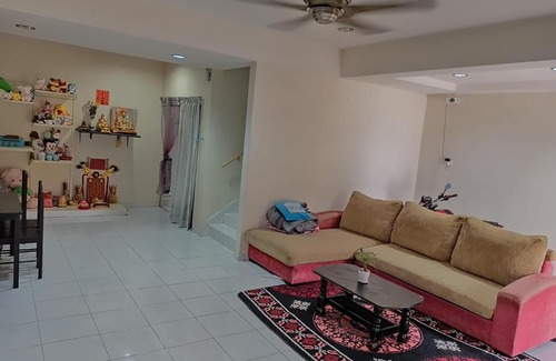 Batu Pahat House | Experience Comfort at 长青苑民宿 with Family & Pets