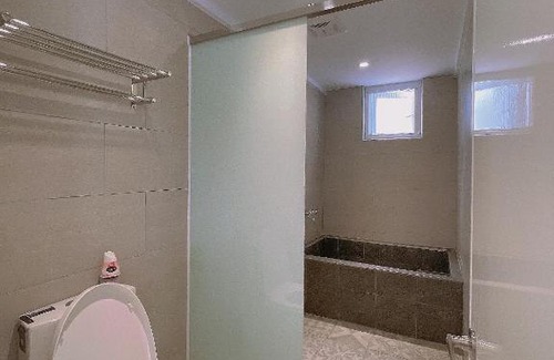 Liuqiu House | Experience閣萊雅民宿: Pet-Friendly Stay with Ocean View