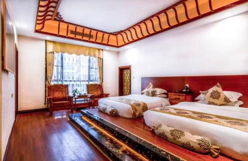Yangshuo Hotel | Discover 阳朔梧桐嘉轩寻龙庭酒店 with Pool & Hot Tub