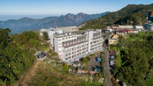Fanlu Hotel | Experience Scenic Views at 阿里山梅園樓觀景飯店