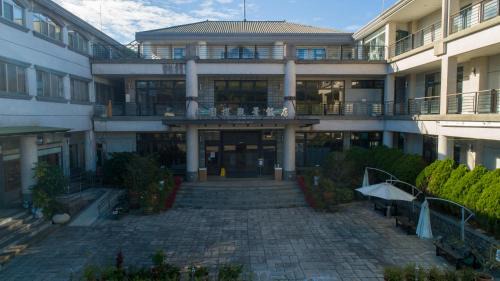 Fanlu Hotel | Experience Scenic Views at 阿里山梅園樓觀景飯店