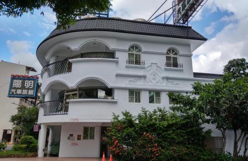 Sanmin Hotel | Relax at Shiny Seasons Motel: Family-Friendly with Hot Tub