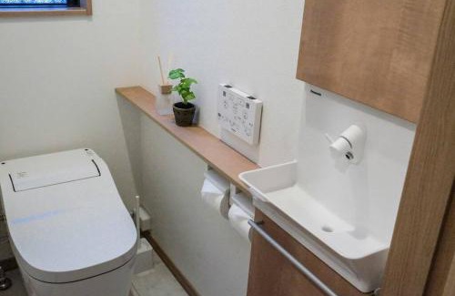 Motomatchi Villa | Stylish Color Inn: 4-Bedroom Villa Near Namba Station