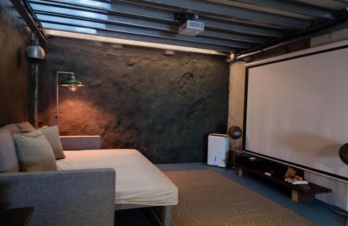 Ruifang House | Welcoming 雜院民宿-山山: Ideal for Family Getaways